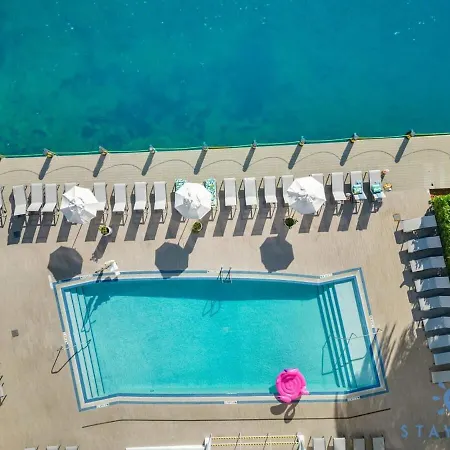 Apartment With Balcony, Gym & Near Beach